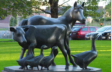 Bronze statue of a horse, cow, three ducks and a goose.