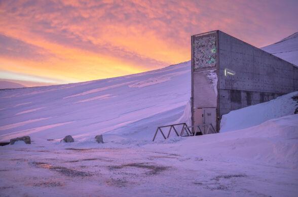 Exteriörbild på Svalbard Global Seed Vault.